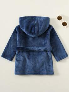 SHEIN 兒童小男孩字母皇冠刺繡連帽家居睡袍 度假款 柔軟休閒舒適可愛 生日派對適用 溫馨秋季 - 彩色 - 查看 5