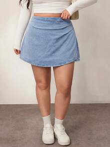 SHEIN CURVE+ CURVE+ 大尺碼女款抓褶牛仔迷你裙，休閒日常與夏季通勤辦公裙 - 淺色水洗藍 - 查看 4
