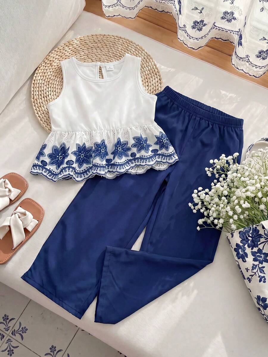 SHEIN Playful Pals 女童復古優雅鏤空刺繡條紋布料圓領背心與長褲套裝,適合春夏季日常穿著、外出與度假 - 藍白色 - 查看 1