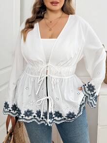 SHEIN CURVE+ 大尺碼休閒波希米亞風優雅浪漫刺繡拼接V領收腰喇叭長裙 2026秋季 22W 白色花卉晚宴度假正式長裙 - 白色 - 查看 3