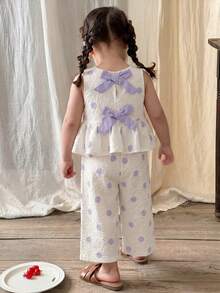 SHEIN Conjunto de top sin mangas con lazo decorativo y pantalones con estampado de lunares para bebé niña - Morado - Ver 3