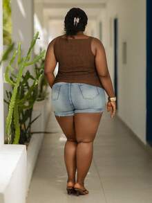 CurvyTilda 大尺碼休閒無袖紋理布料前開襟背心上衣，女款夏季棕色外出上衣 - 棕色 - 查看 6