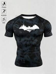 BATMAN X SHEIN Acti Log Camiseta deportiva de manga corta con estampado de murciélago y ajuste ceñido para hombres - Multicolor - Ver 5