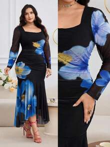 Modelyn Robe grande taille élégante à col carré, coupe slim élastique, avec grand imprimé floral romantique - Bleu azur - Voir 1