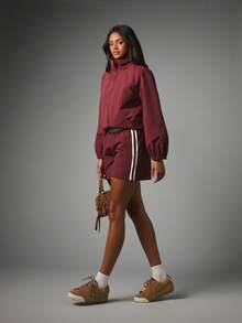 MISSGUIDED Calções longos descontraídos em nylon com detalhe de risca lateral e cintura elástica para uso casual diário - Vermelho e branco - Ver 3