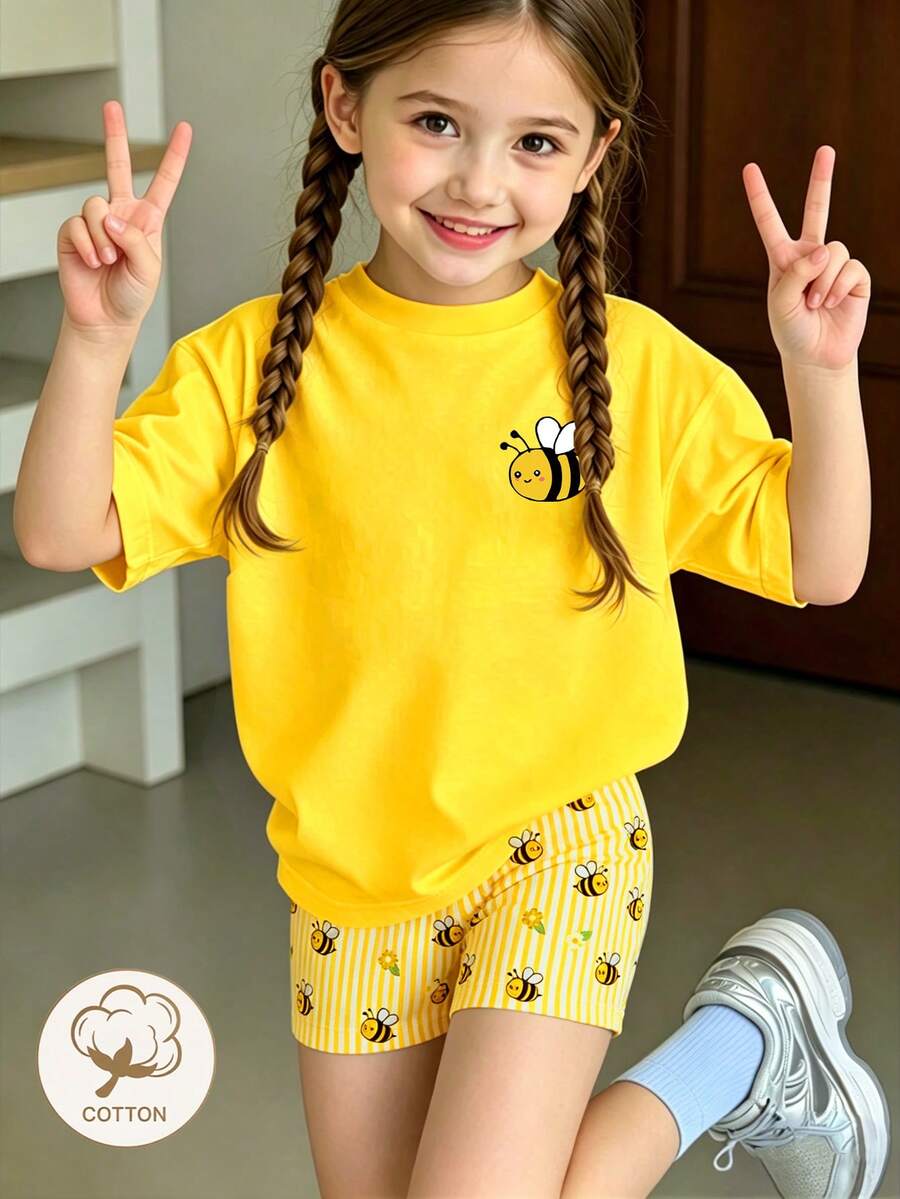 SHEIN 2件組可愛小蜜蜂女童幼兒套裝,純黃色單隻蜜蜂印花圓領棉質短袖上衣,搭配黃色與白色垂直條紋滿版蜜蜂印花修身短褲,適合外出、居家、日常穿著,春夏季 - 彩色 - 查看 1