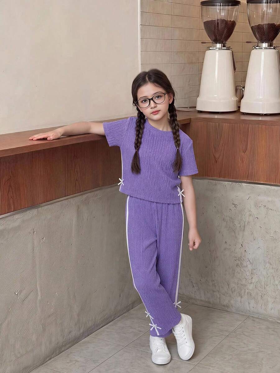 SHEIN Casuvi Kids 女童休閒時尚日常圓領短袖短版黑色T恤搭配3D蝴蝶結裝飾直筒寬鬆長褲夏季套裝 - 紫色 - 查看 1