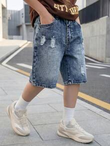 SHEIN Casuvi Kids 男童夏季新款時尚做舊百搭萬用寬鬆直筒舒適牛仔短褲，柔軟百慕達短褲，適合日常、度假、學校、節慶與休閒出遊，完美戶外穿搭 - 中等水洗藍 - 查看 3