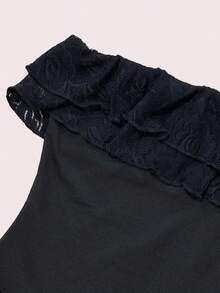 EMERY ROSE Gaun Mini Asimetris Pas Badan dengan Hiasan Renda Terbaru, Desain Tanpa Tali Bahu untuk Wanita - Hitam - View 6