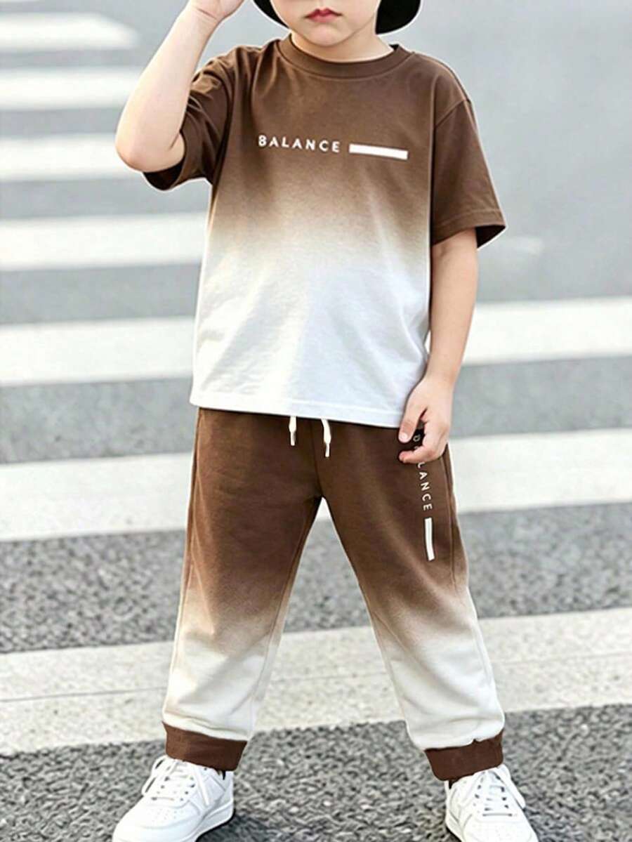 2件組小男孩英文標語漸層全印花時尚圓領短袖T恤與運動長褲套裝,適合假期派對、春夏休閒舒適、夏季必備穿搭、時尚休閒造型、春夏街頭風、戶外休閒穿著、返校派對、適合戶外野餐 - 彩色 - 查看 1