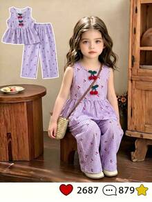 SHEIN Vintaside Kids 少女新款清新甜美藍白格紋櫻桃印花無袖上衣 3D鉤編櫻桃裝飾 + 寬鬆寬腿長褲 2件套，適合日常休閒海灘度假，夏季 - 紫色 - 查看 1