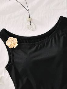 SHEIN 青少年女孩夏季休閒度假不對稱肩花卉金屬裝飾修身迷你連身褲，適合海灘、郵輪、城市度假、假日、音樂節，波希米亞風 - 黑色 - 查看 5