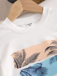 SHEIN Streecool Kids 2件組小男孩休閒椰子圖案印花短袖圓領T恤與短褲套裝，適合夏季日常休閒穿著、度假海灘假期，兒童夏季套裝 - 藍白色 - 查看 4