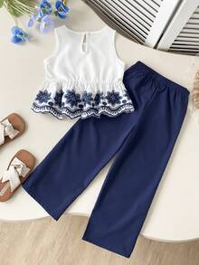 SHEIN Playful Pals 女童復古優雅鏤空刺繡條紋布料圓領背心與長褲套裝，適合春夏季日常穿著、外出與度假 - 藍白色 - 查看 2