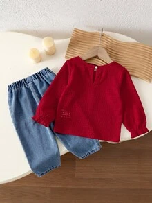 SHEIN Vintaside Kids 2件組女嬰春秋長袖套裝，時尚休閒百搭，酒紅色鏤空荷葉邊長袖圓領上衣搭配鬆緊腰直筒長褲，3D大花蝴蝶結裝飾，溫柔甜美節慶慵懶休閒風，適合女童日常休閒舒適穿著、戶外玩耍、假日穿搭 - 紅色 - 查看 2