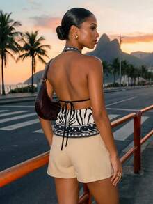 CAJUNI Top halter con escote en V profundo y estampado geométrico para mujer, ideal para vacaciones - Blanco y Negro - Ver 2