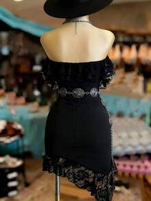 EMERY ROSE Gaun Mini Asimetris Pas Badan dengan Hiasan Renda Terbaru, Desain Tanpa Tali Bahu untuk Wanita - Hitam - View 2