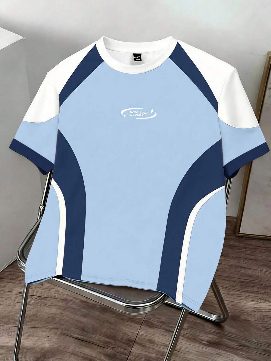 Manfinity Joysei Camiseta de manga corta con cuello redondo, estampado de letras a rayas y contraste de color para hombre - Celeste - Ver 1