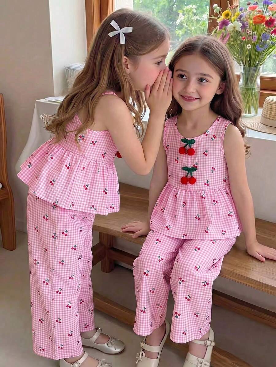SHEIN Vintaside Kids 女童两件套：无袖樱桃印花上衣，饰有3D钩编樱桃图案，搭配宽松阔腿裤，适合休闲、海滩、度假、夏季穿着。