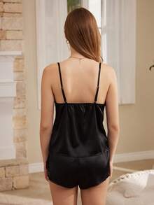 Moireta Conjunto de pijama para mujer madura elegante con bata de satén brillante con patchwork de encaje, camisola y shorts - Negro - Ver 4