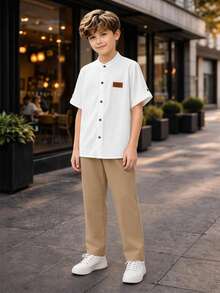 SHEIN 兒童 2件組 青少年男孩休閒白色紋理條紋領短袖襯衫 + 卡其色休閒長褲，適合日常穿著、戶外活動、通勤、上學、短途旅行、假期、旅遊、婚禮、舞會、畢業典禮，優雅復古男孩套裝正裝衣著 - 彩色 - 查看 6