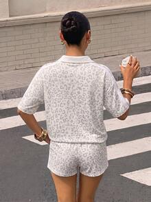 Muchica 女款多針織短袖 Polo 衫與配套短褲休閒兩件套，休閒極簡運動街頭風百搭派對聚會機場穿搭 Y2K 上衣，淺豹紋印花圖案，女款外出穿著，女款夏季套裝 - 彩色 - 查看 2