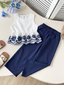 SHEIN Playful Pals 女童復古優雅鏤空刺繡條紋布料圓領背心與長褲套裝，適合春夏季日常穿著、外出與度假 - 藍白色 - 查看 5