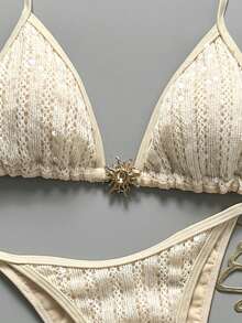 SHEIN Swim Swim Bonvoyette 兩件式比基尼套裝，春夏海灘度假，亮片紋理面料，金色太陽飾品，掛脖三角杯上衣與側綁比基尼褲，性感比基尼套裝 - 杏色 - 查看 4