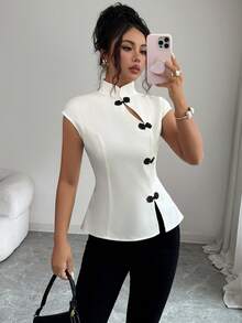 Elenzga Blusa Cheongsam de estilo chino nuevo para mujer, color albaricoque, de satén brillante de color liso, con cuello alto, manga corta, abertura en el cuello delantero, botones de rana en contraste con diseño de gota de agua, bajo con abertura, cintura ceñida, silueta pequeña en A, elegante francesa, vintage, formal, para oficina, desplazamientos, casual, playa, vacaciones, estilo minimalista, versátil, para té de la tarde, reuniones, ocio en casa, cómoda, para fiestas, primavera y verano, nueva blusa de verano - Albaricoque - Ver 2