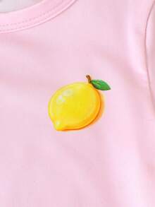 SHEIN Elladie kids 2件組新生女嬰檸檬印花套裝 針織T恤與格紋長褲 柔和黃色 夏季休閒度假甜美韓風套裝 - 粉色 - 查看 9