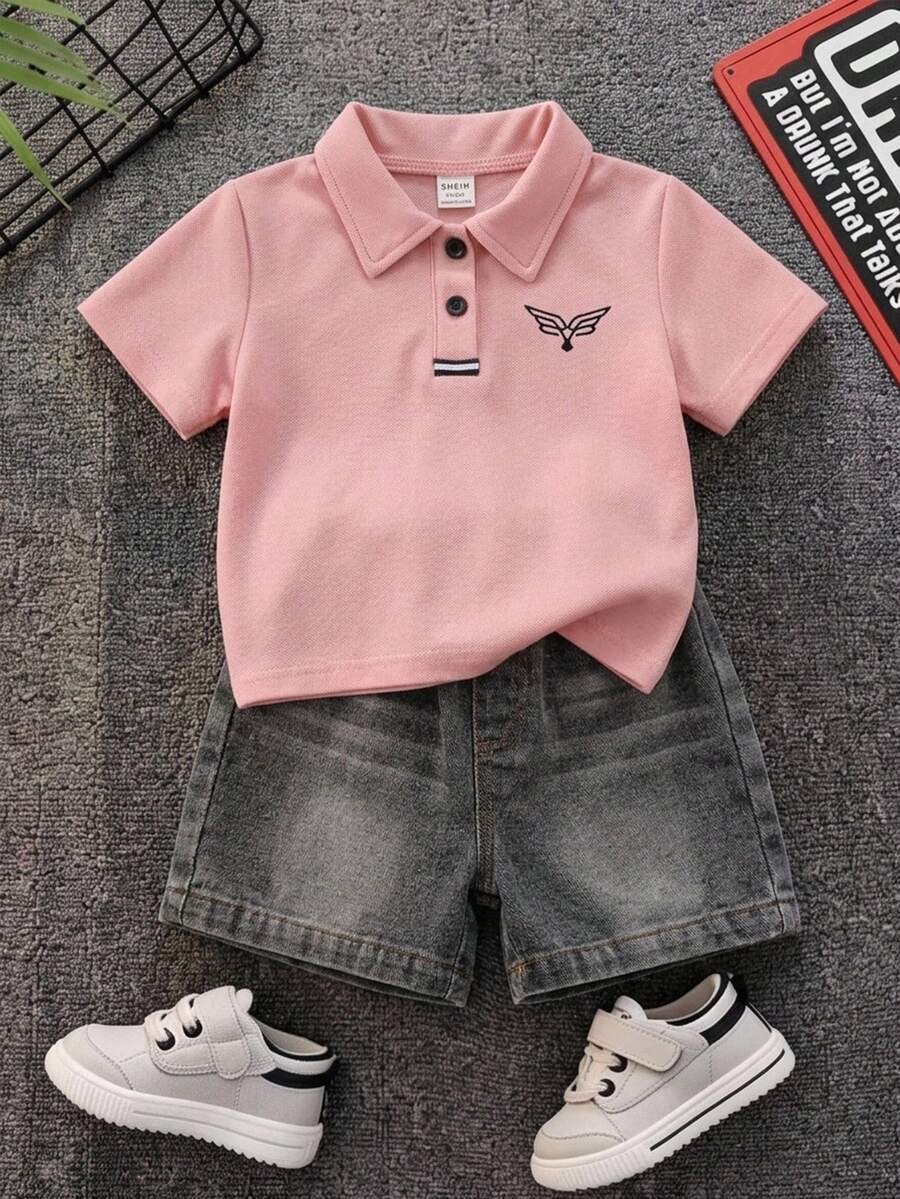 2件組男嬰學院風休閒粉色 Polo 衫與藍色牛仔短褲套裝，適合夏季生日派對、電音派對、晚宴、表演、婚禮、滿月、洗禮及 1 歲生日慶祝