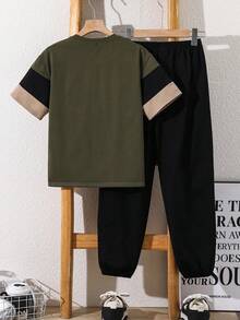 SHEIN 2件組青少年男孩休閒運動寬鬆對比色圓領T恤與長款運動褲套裝，卡其色、黑色、軍綠色，適合通勤、上學、日常休閒、度假、拍照、運動，春/夏季 - 彩色 - 查看 2