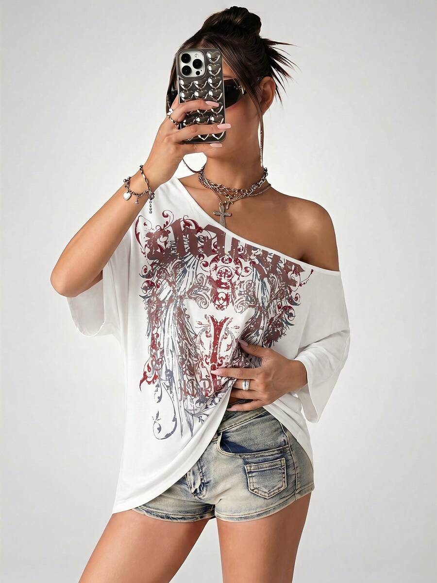 SHEIN ICON Grunge Punk 圖案印花美式街頭休閒寬鬆不對稱領口 T-shirt - 白色 - 查看 1