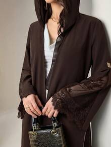Al Najma 女款對比蕾絲長袖寬鬆版型阿巴雅長袍 - 咖啡棕 - 查看 4