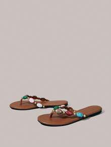 Styleloop Chanclas de color chocolate con remaches, incrustadas con decoración de pirámide dorada retro, de forma audaz y vanguardista, adecuadas para estilo de vacaciones, primavera - Camel TT - Ver 3
