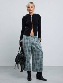 COUREZ Calça Cropped Xadrez Balloon Média / Looks de Verão Y2K para Mulheres Looks Casuais Verão Partes de Baixo Looks para Sair Looks de Festival Shorts de Verão - Cinza - Visão 4