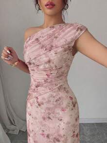 Modelyn 女款粉色花卉蝴蝶印花網紗不對稱單肩抓皺浪漫夏季優雅中長洋裝 - 藕粉色 - 查看 5