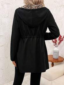 SHEIN Clasi 女款防水豹紋可翻面連帽外套 - 黑色 - 查看 2