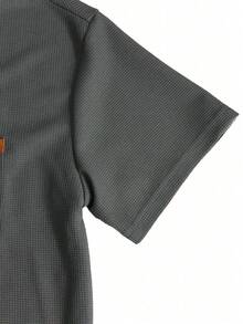 Manfinity Homme Kaos Pria Ukuran Besar Motif Blok Warna Rajutan Waffle Lengan Pendek Kerah Bulat dengan Saku - Dark Grey - View 3