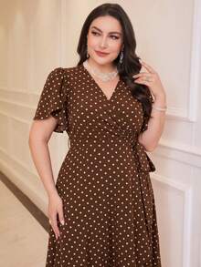 Modelyn 大尺碼女款波點圖案V領花瓣短袖優雅洋裝 - 咖啡棕 - 查看 5