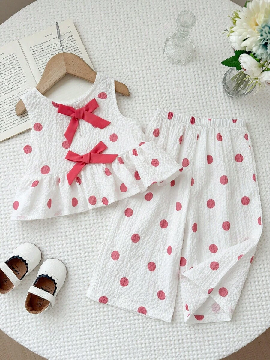 SHEIN Conjunto de top sin mangas con volantes en el bajo y pantalones con estampado de lunares y decoración de lazo para niña bebé - Rosa - Ver 1