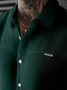 Manfinity CasualCool Men's Solid Color Single-Breasted Shirt, Structured Micro-Texture - Dark Green - View 3