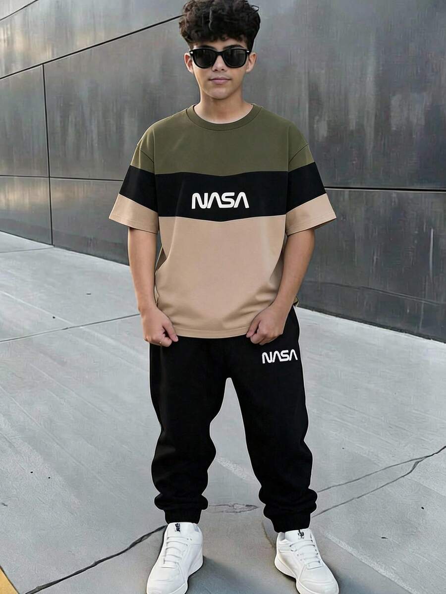 SHEIN 2件組青少年男孩休閒運動寬鬆對比色圓領T恤與長款運動褲套裝,卡其色、黑色、軍綠色,適合通勤、上學、日常休閒、度假、拍照、運動,春/夏季 - 彩色 - 查看 1