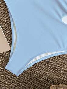 SHEIN Swim 純色單肩綁帶挖腰金屬飾飾品優雅度假女款連身泳衣 - 淺藍色 - 查看 3