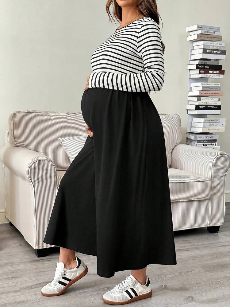 SHEIN فستان أزياء الأمومة مخطط بألوان متباينة بياقة دائرية وأكمام طويلة مطوية - أبيض وأسود - مشاهدة 3