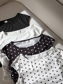 SHEIN Elladie kids 這是一組 4 件 T 恤套裝，專為年輕女孩設計。特點為圓領、單件式設計、寬肩、無袖款式，且帶有輕微皺褶的貼身外觀。這些短袖上衣非常適合女孩在夏季日常穿著中穿搭，可輕鬆與其他衣物搭配。 - 彩色 - 查看 4