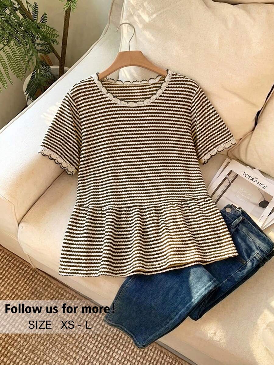 Story & Sage Camiseta casual para mujer para casa, primavera y verano, ajustada, con patchwork de encaje, a rayas, con bajo de falda, manga corta, en negro y blanco