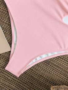 SHEIN Swim 純色單肩綁帶挖腰金屬飾飾優雅度假女款連身泳衣 - 粉色 - 查看 3
