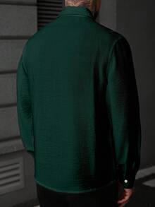 Manfinity CasualCool Men's Solid Color Single-Breasted Shirt, Structured Micro-Texture - Dark Green - View 2