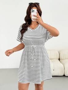 SHEIN Essnce Plus Size Women's Spring/Summer Fashion Casual Smart Loose Elastic Comfortable Daily Basic Versatile Black And White V-Neck Dress Vacation Beach - Black and White - View 7
